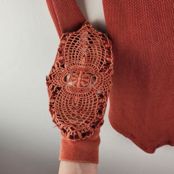 NWT Free People We the Free Synergy Crochet Cuff Thermal Top in Washed Red sz S - Picture 6 of 13